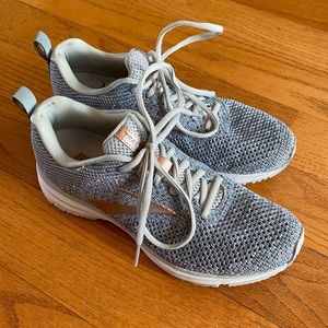 Brooks Women’s Transmit Running Shoe